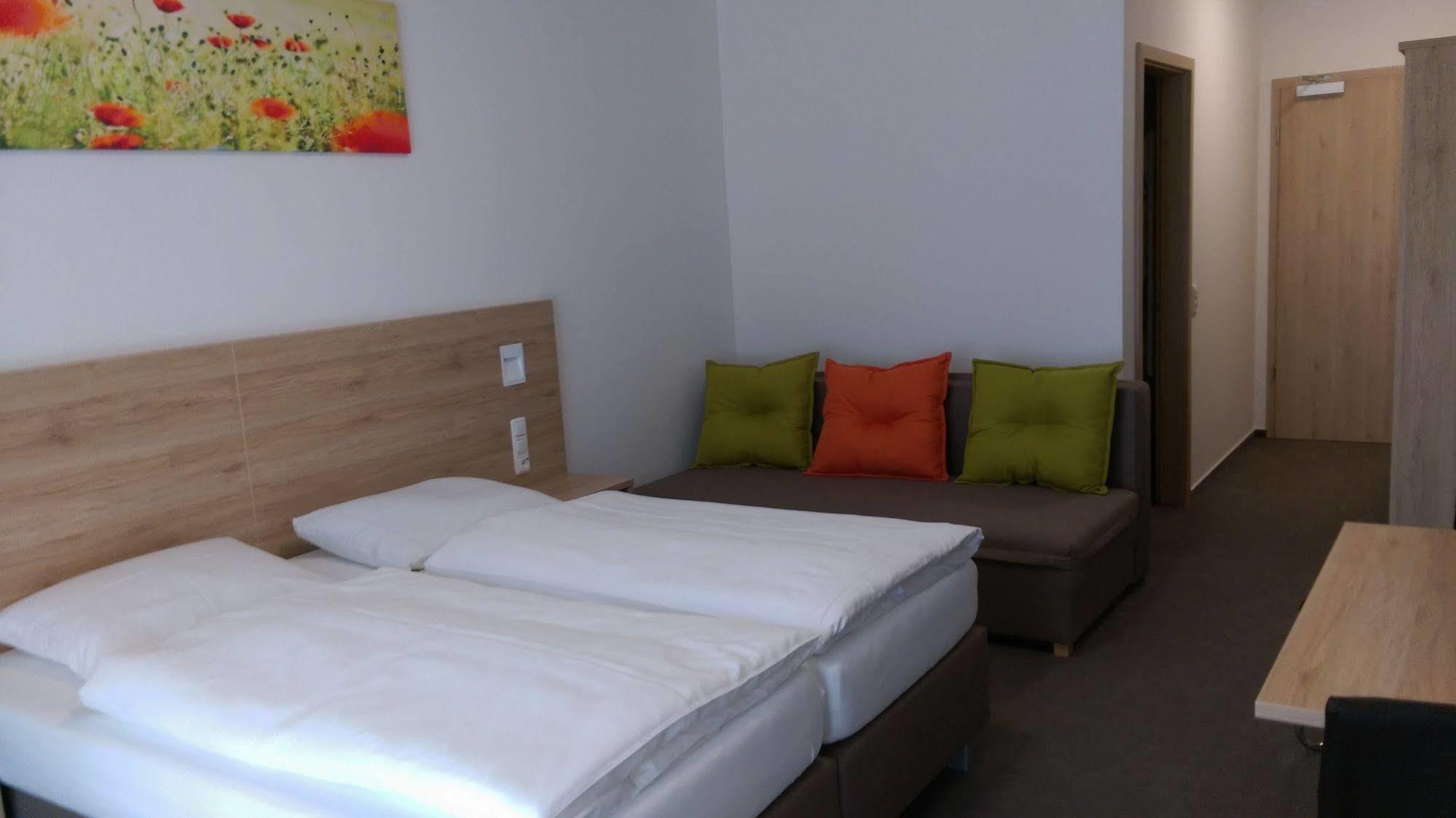 Gasthaus Pension Rezatgrund Windsbach Dış mekan fotoğraf