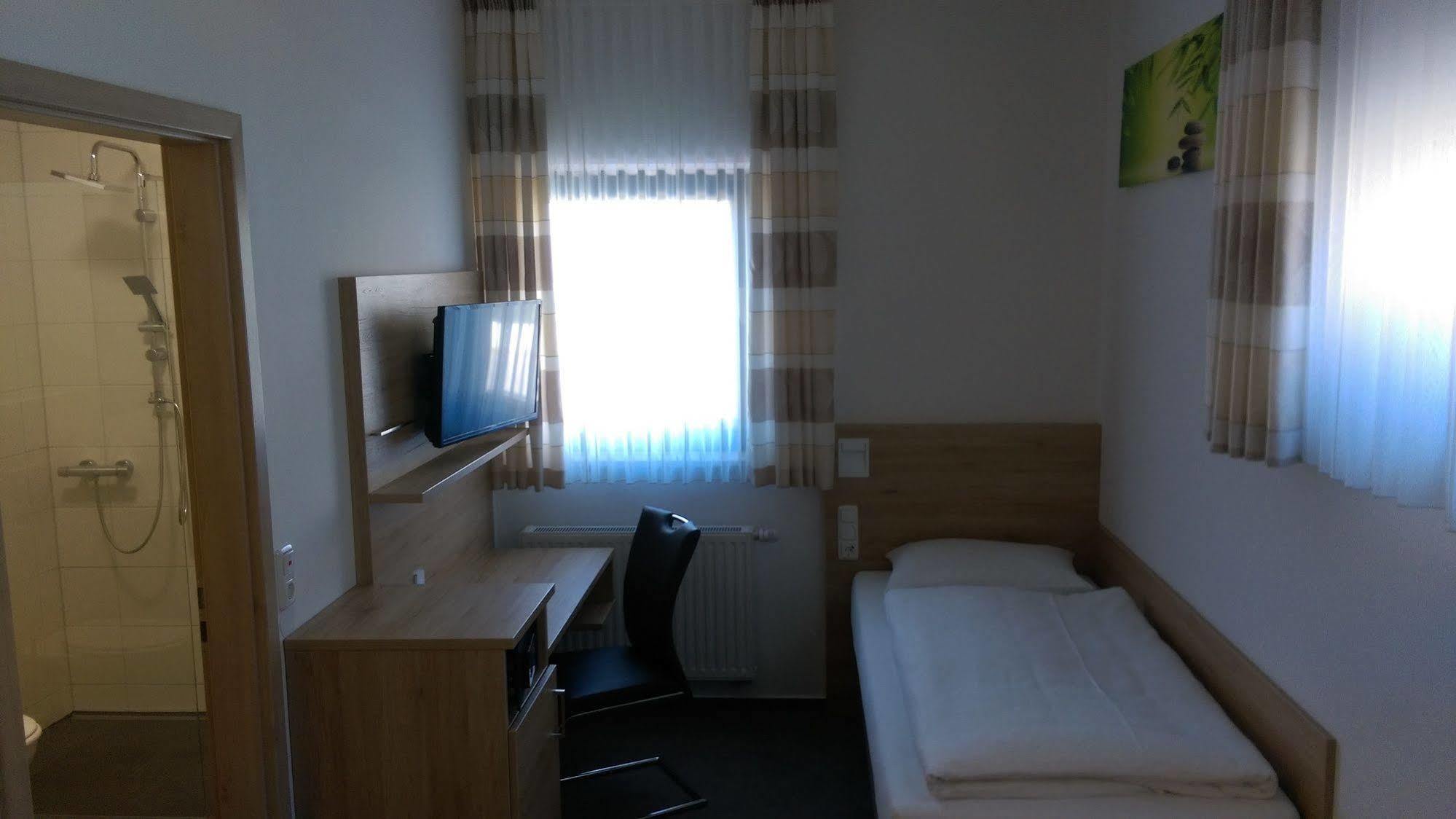 Gasthaus Pension Rezatgrund Windsbach Dış mekan fotoğraf