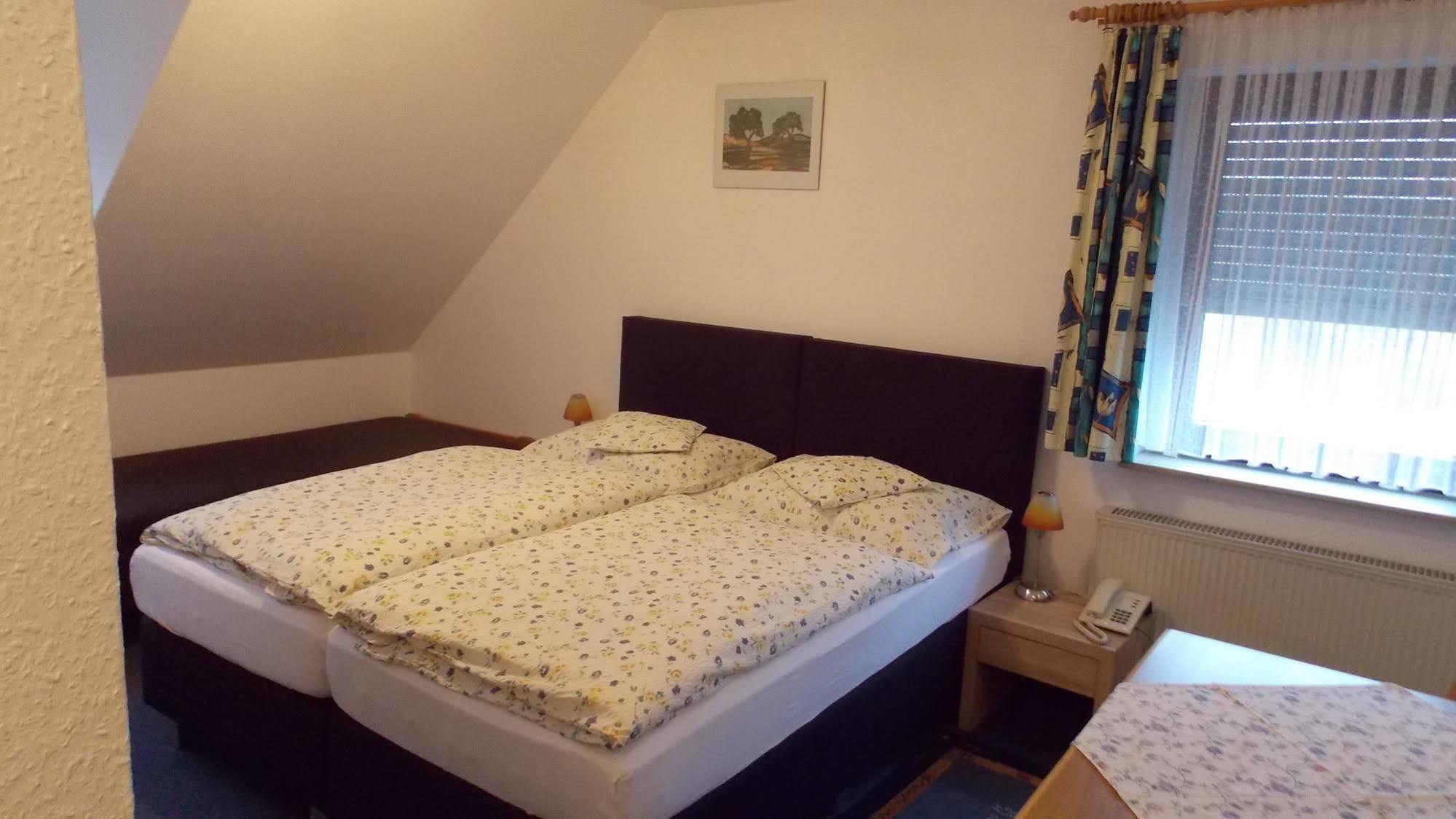 Gasthaus Pension Rezatgrund Windsbach Dış mekan fotoğraf